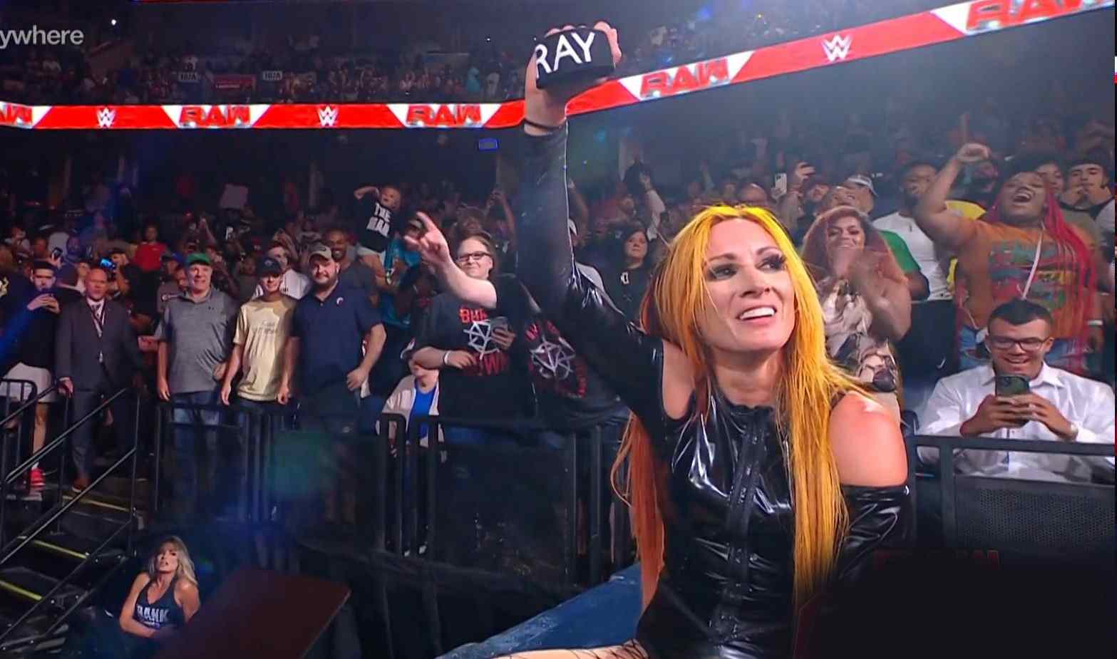 Reporte WWE Raw 8/28 – Becky Lynch choca ante Zoey Stark; Nakamura ...